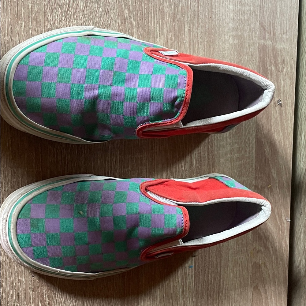 Vans women’s Checkered Slip-On Sneakers - Red and Purple